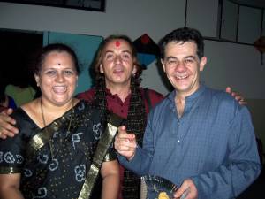 Manisha avec Bruno-Pascal et Bernard. Coll B-P Chevalier